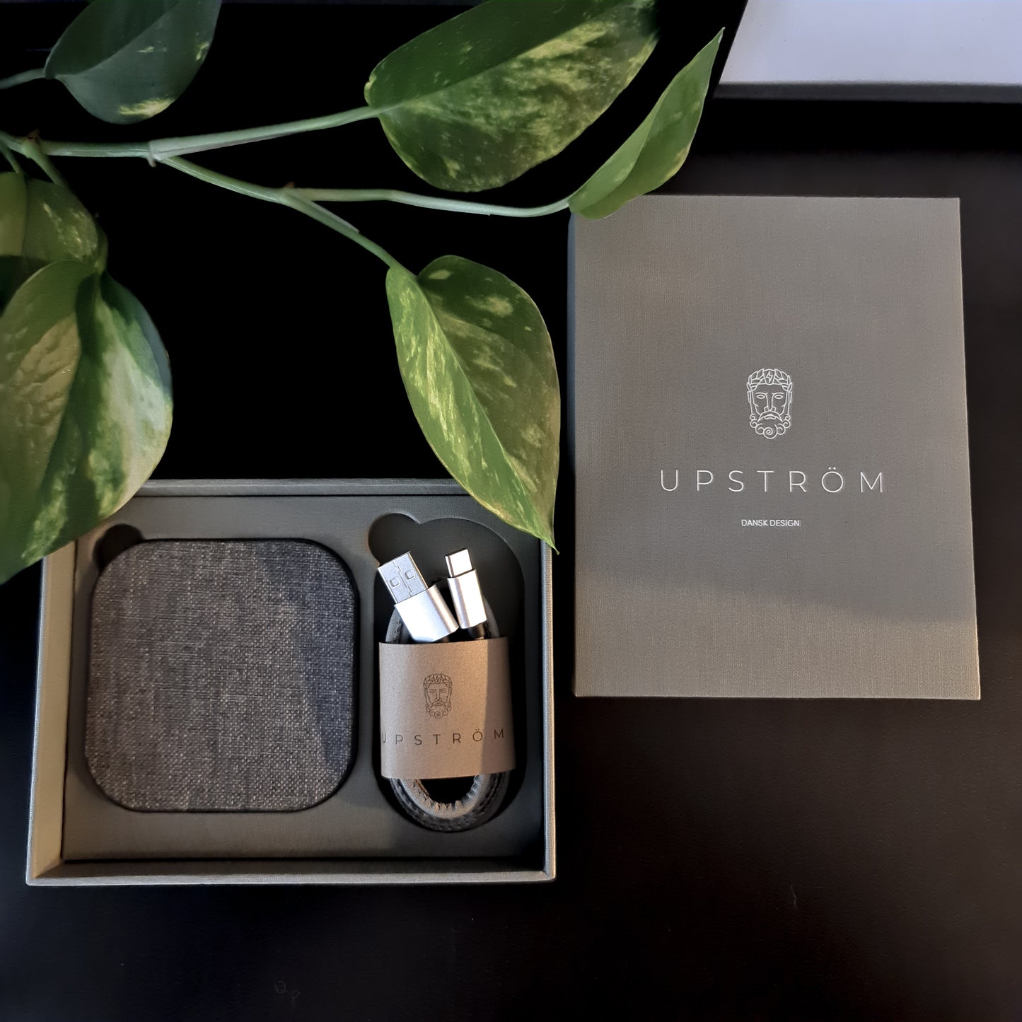 UPSTRÖM HÄMP - Wireless Charger (Dark-Grey)